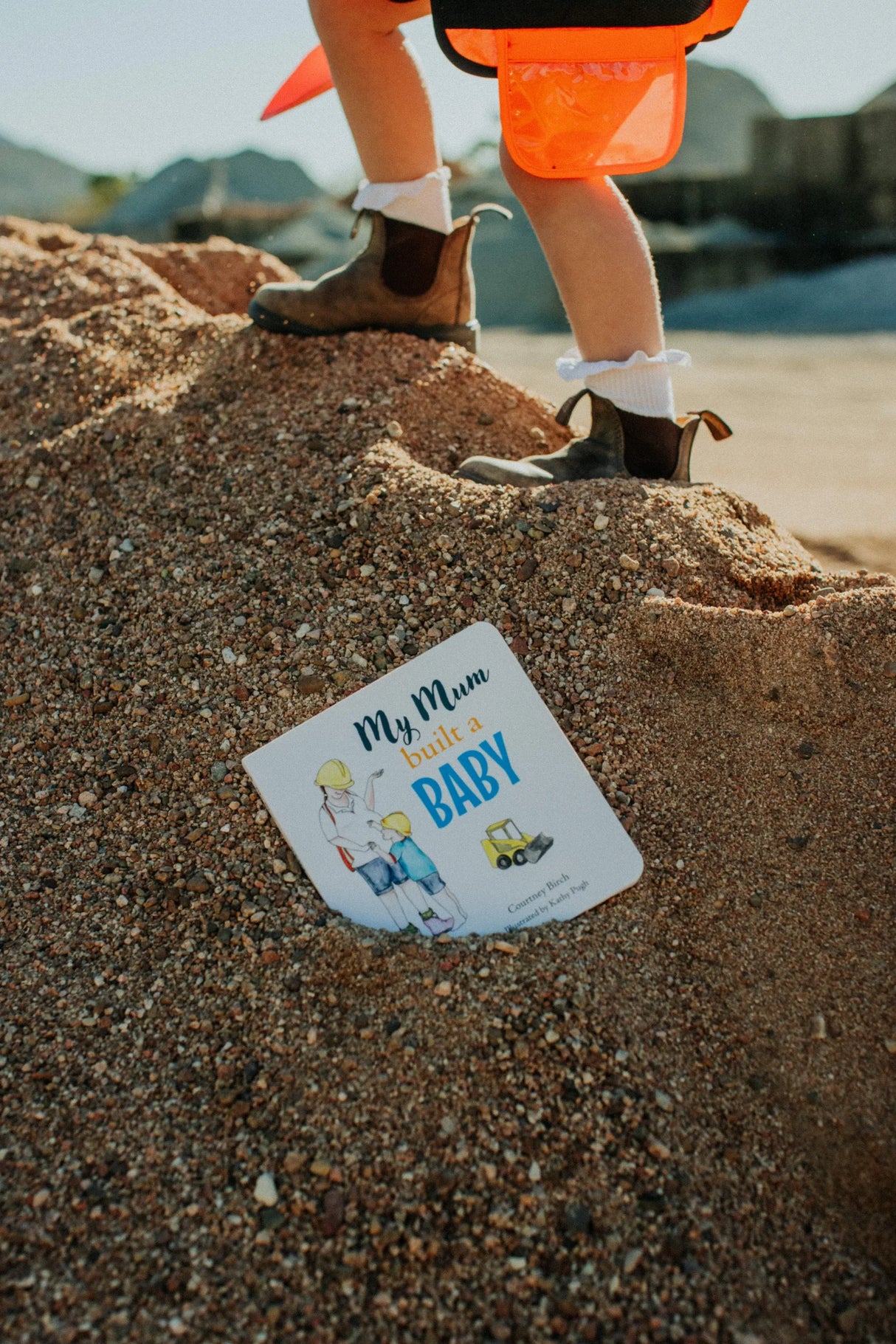 My Mum Built A Baby - Courtney Birch (Board Book)