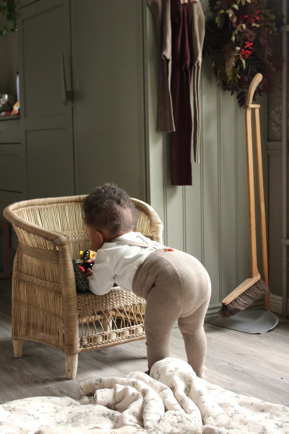 Silly Silas Footed Tights - Peanut Blend